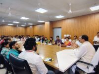 नारी शक्ति वंदन अधि. के तहत वि. वि .परिसर में रैली एवं हस्ताक्षर अभियान का आयोजन