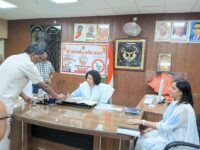 नवागत आयुक्त ने संभाला कार्यभार, सुशासन व पारदर्शिता पर जोर