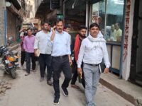 बिजली विभाग का सदावर्ती मोहल्ले में छापा, दो लाख से अधिक बकाया पर मिला बाईपास कनेक्शन