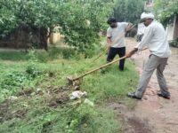 विशेष स्वच्छता अभियान के तहत ग्रामीणों को किया गया जागरूक