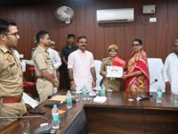 चन्दौली में मिशन शक्ति 6.0 के तहत महिला सुरक्षा एवं सम्मान समारोह आयोजित, उत्कृष्ट कार्य करने वाली नारी शक्तियां सम्मानित