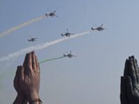 काशी के आसमान में भारतीय वायुसेना का शौर्य, नमो घाट पर उमड़ा जनसैलाब