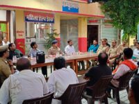 दुर्गा पूजा के मद्देनज़र कोतवाली सरायमीर में पीस कमेटी की बैठक आयोजित