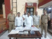 शिक्षक चुनाव में वोटरों को बांटने जा रहे थे 2.41 लाख रुपये! आजमगढ़ में चार लोग हिरासत में