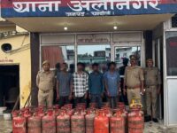 चंदौली में गैस सिलेंडर चोरी करने वाले गिरोह का पर्दाफाश, 30 सिलेंडर और मैजिक गाड़ी बरामद; चार गिरफ्तार